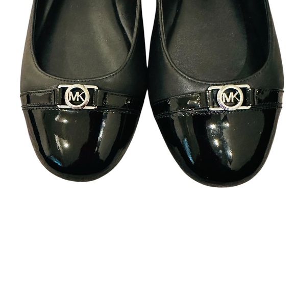 Michael Kors Mandy Flat Patent Leather Black 8.5M MK Logo Ballet Shoe - Picture 2 of 9